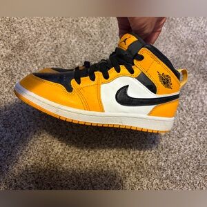 Jordan Kids Shoes - Black, Yellow, White
